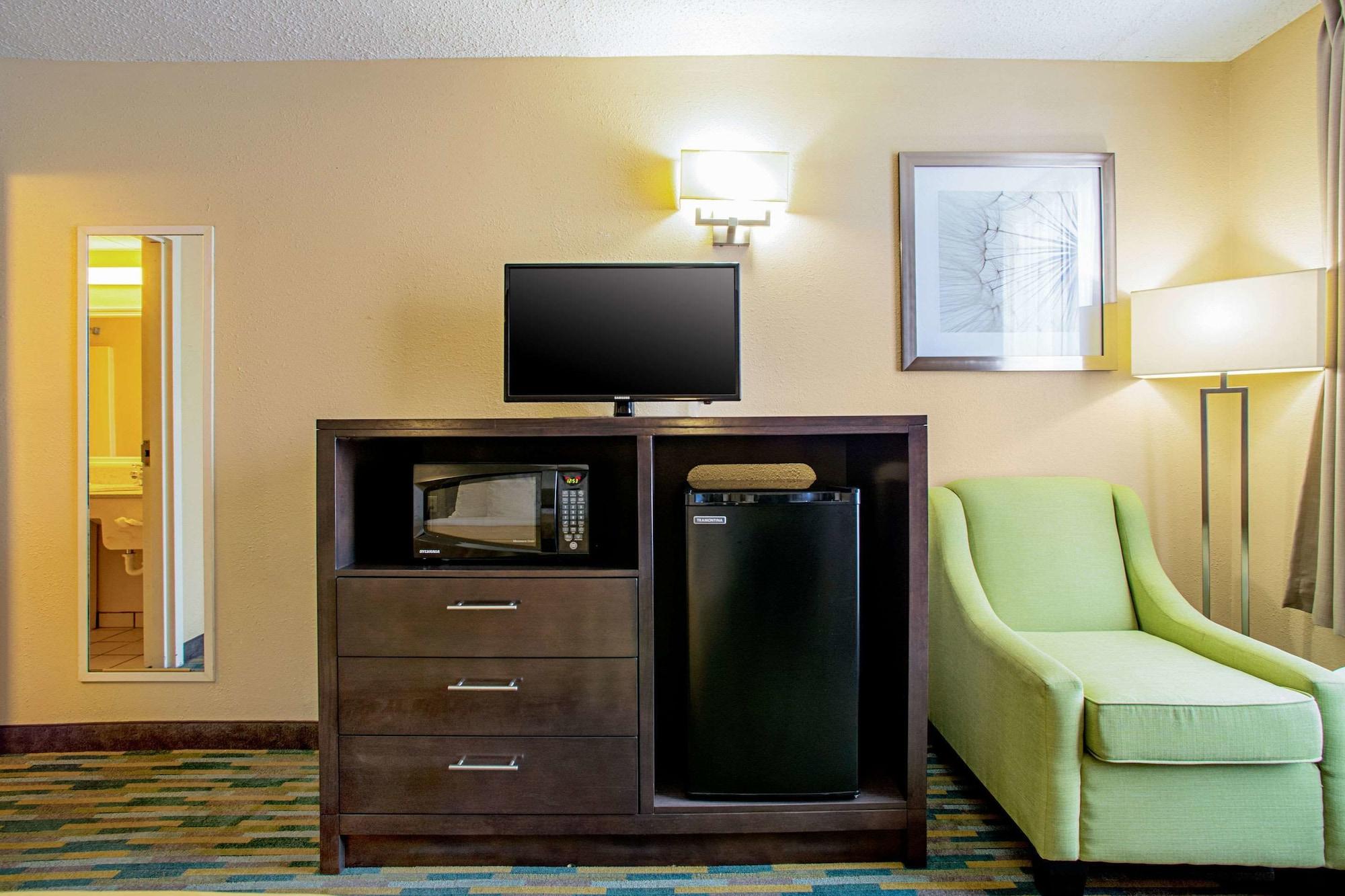 Pacific Quality Inn Near Six Flags St. Louis מראה חיצוני תמונה
