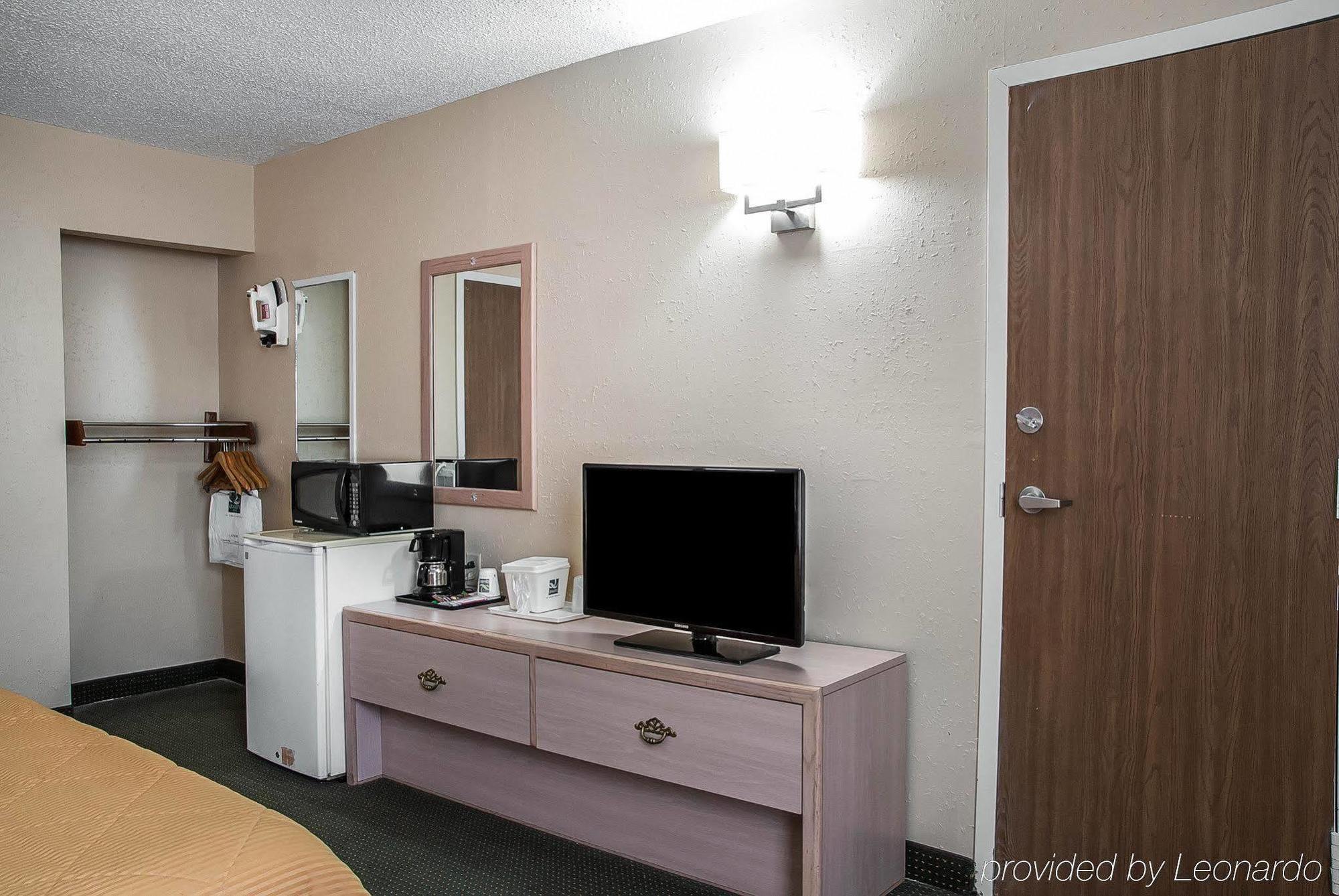 Pacific Quality Inn Near Six Flags St. Louis מראה חיצוני תמונה