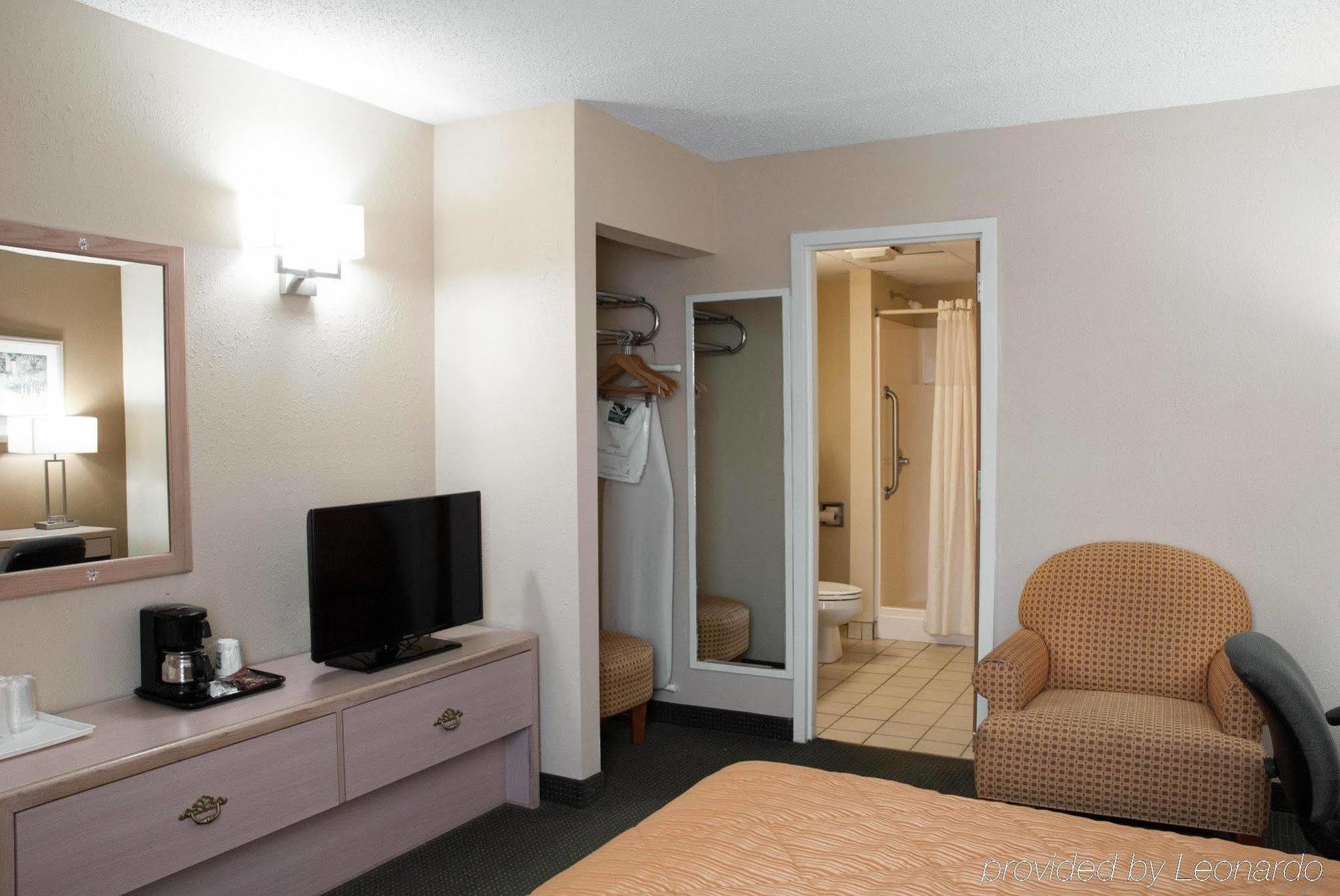 Pacific Quality Inn Near Six Flags St. Louis מראה חיצוני תמונה