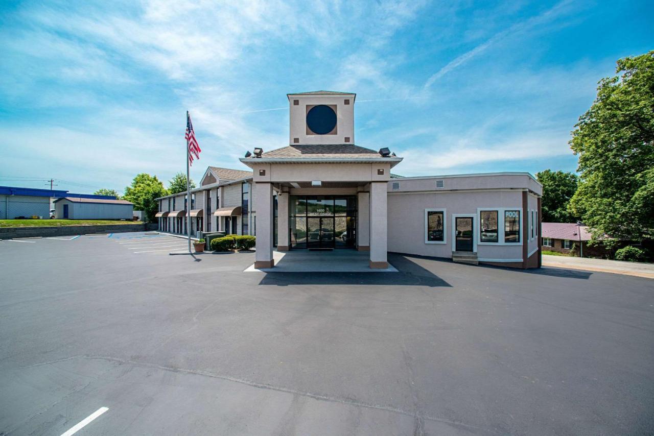 Pacific Quality Inn Near Six Flags St. Louis מראה חיצוני תמונה